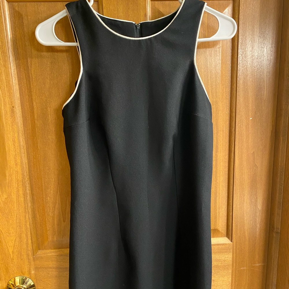 Sleeveless sheath dress